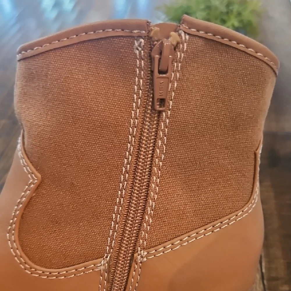 Universal Thread‎ Women's Tan Cowbow, Western Style Ankle Boots